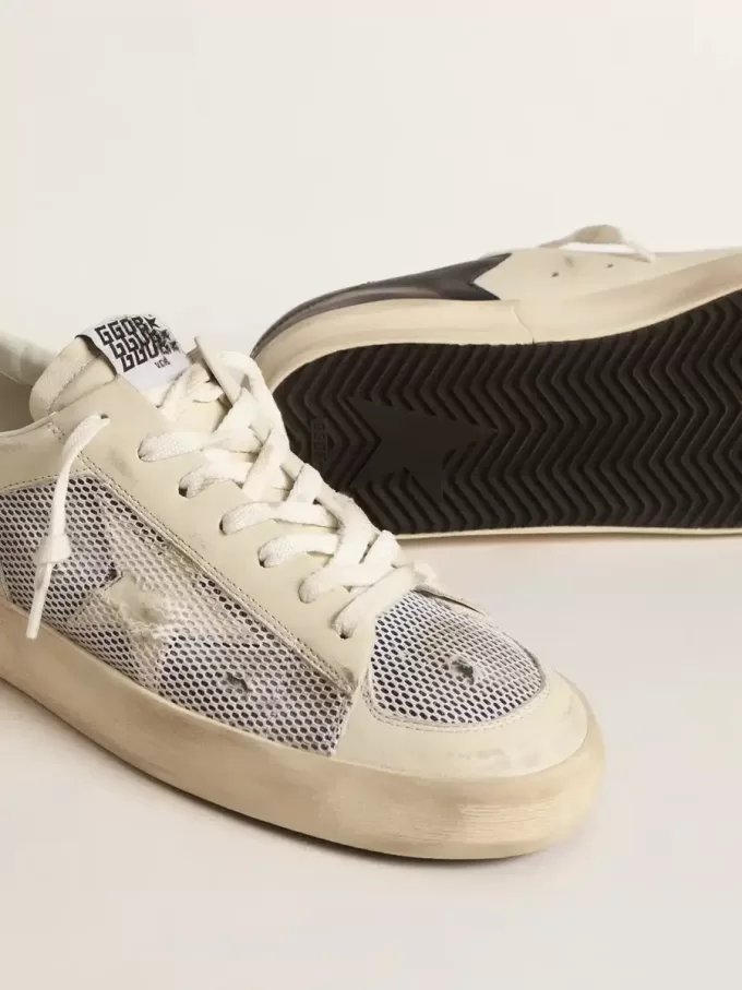 Stardan en piel blanca y malla con estrella de piel blanca. Stardan en piel blanca y malla con estrella de piel blanca.