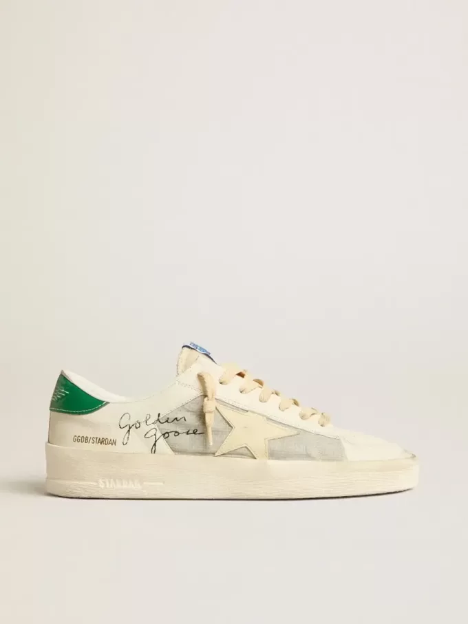 Stardan en piel napa blanca con estrella de piel color crema Stardan en piel napa blanca con estrella de piel color crema