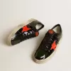 Stardan LAB para hombre en charol negro y verde con estrella naranja Stardan LAB para hombre en charol negro y verde con estrella naranja