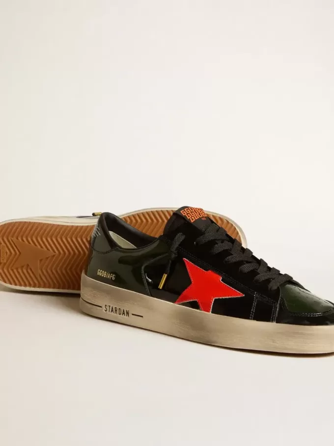 Stardan LAB para mujer en charol negro y verde con estrella naranja Stardan LAB para mujer en charol negro y verde con estrella naranja