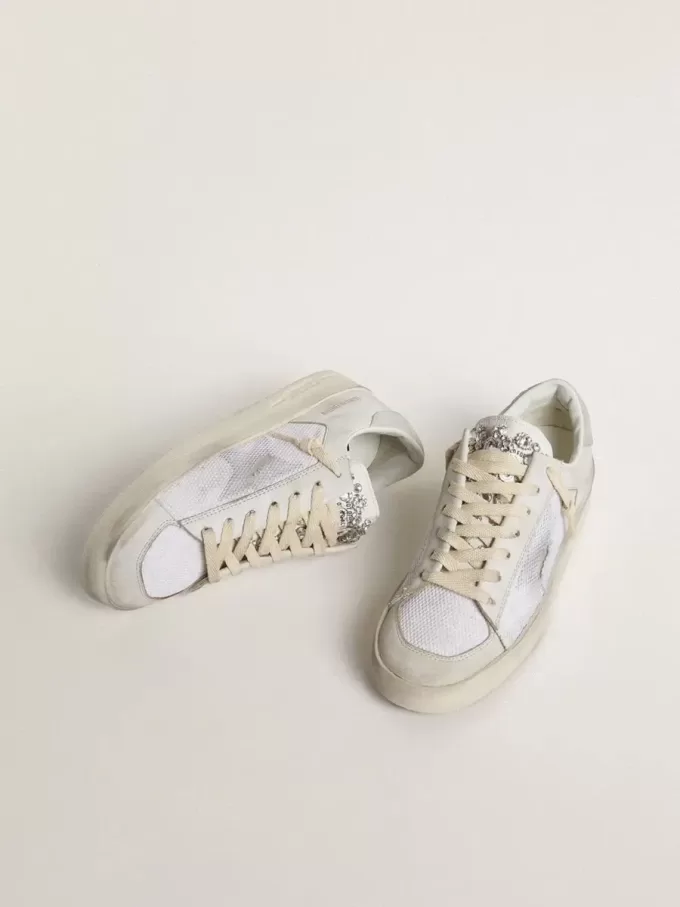 Stardan LTD en piel blanca con estrella y lengüeta en el talón en ante gris hielo Stardan LTD en piel blanca con estrella y lengüeta en el talón en ante gris hielo