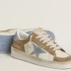 Stardan LTD en piel blanca y ante tabaco con estrella y lengüeta del talón en ante azul claro Stardan LTD en piel blanca y ante tabaco con estrella y lengüeta del talón en ante azul claro