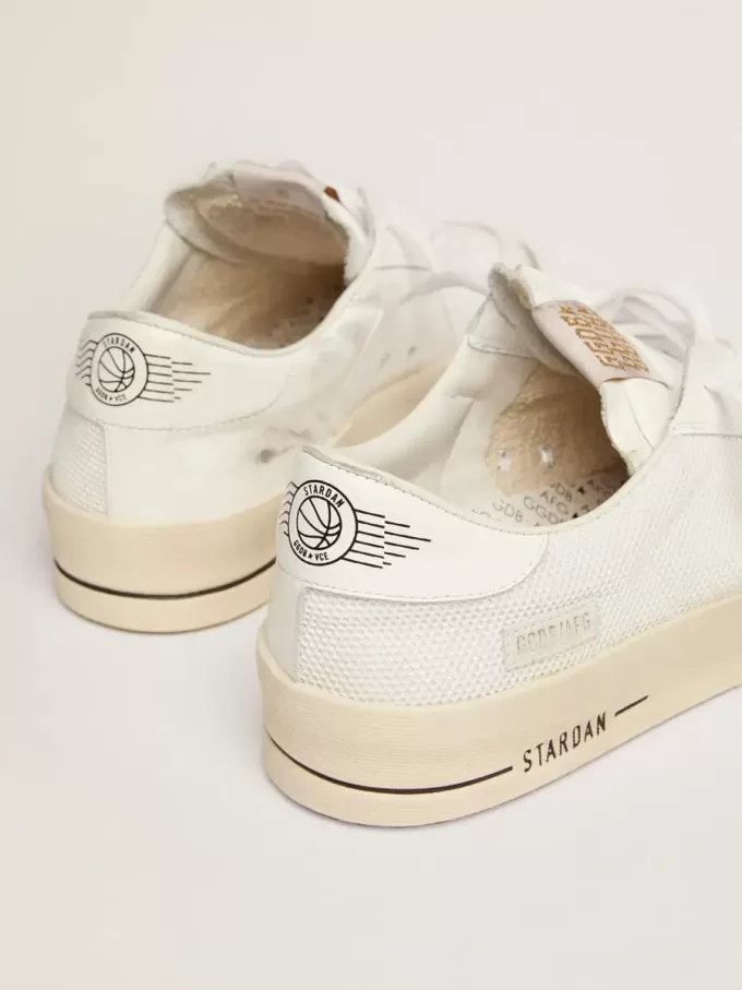 Stardan para hombre en malla blanca con estrella de ante negro