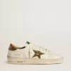 Stardan para hombre en piel blanca con estrella y lengüeta en el talón en piel con estampado de serpiente en verde militar