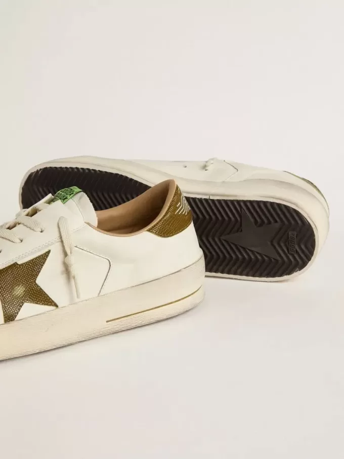 Stardan para hombre en piel blanca con estrella y lengüeta en el talón en piel con estampado de serpiente en verde militar