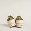 Stardan para hombre en piel blanca con estrella y lengüeta en el talón en piel con estampado de serpiente en verde militar