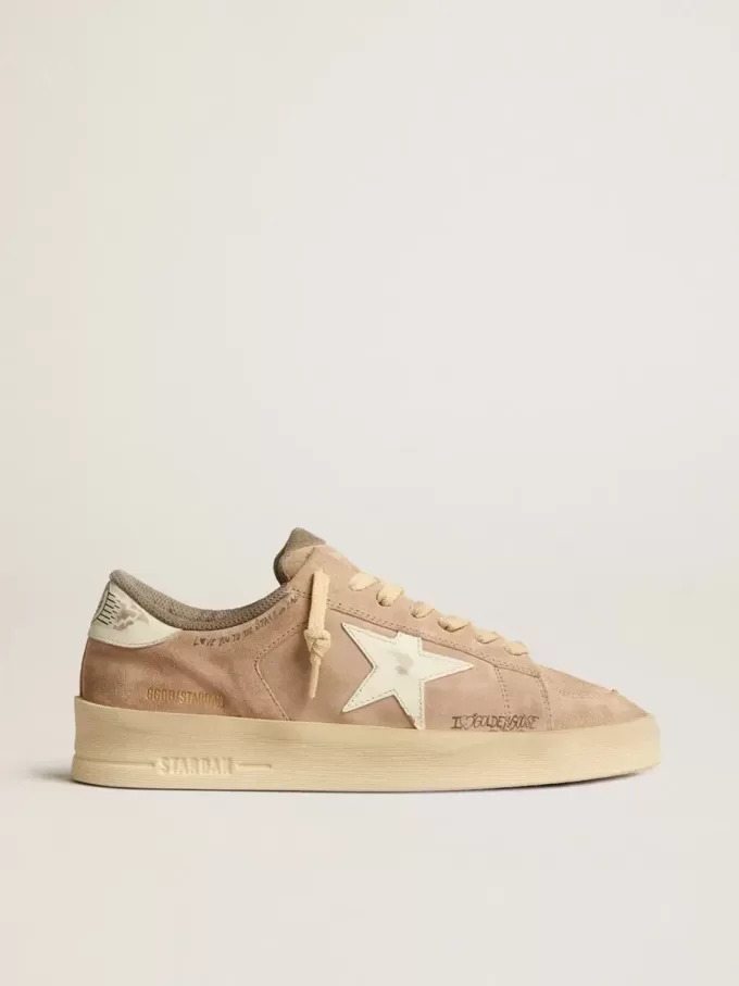 Stardan para mujer en ante rosa viejo con estrella y lengüeta en el talón de cuero blanco Stardan para mujer en ante rosa viejo con estrella y lengüeta en el talón de cuero blanco