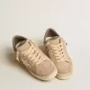 Stardan para mujer en ante rosa viejo con estrella y lengüeta en el talón de cuero blanco Stardan para mujer en ante rosa viejo con estrella y lengüeta en el talón de cuero blanco