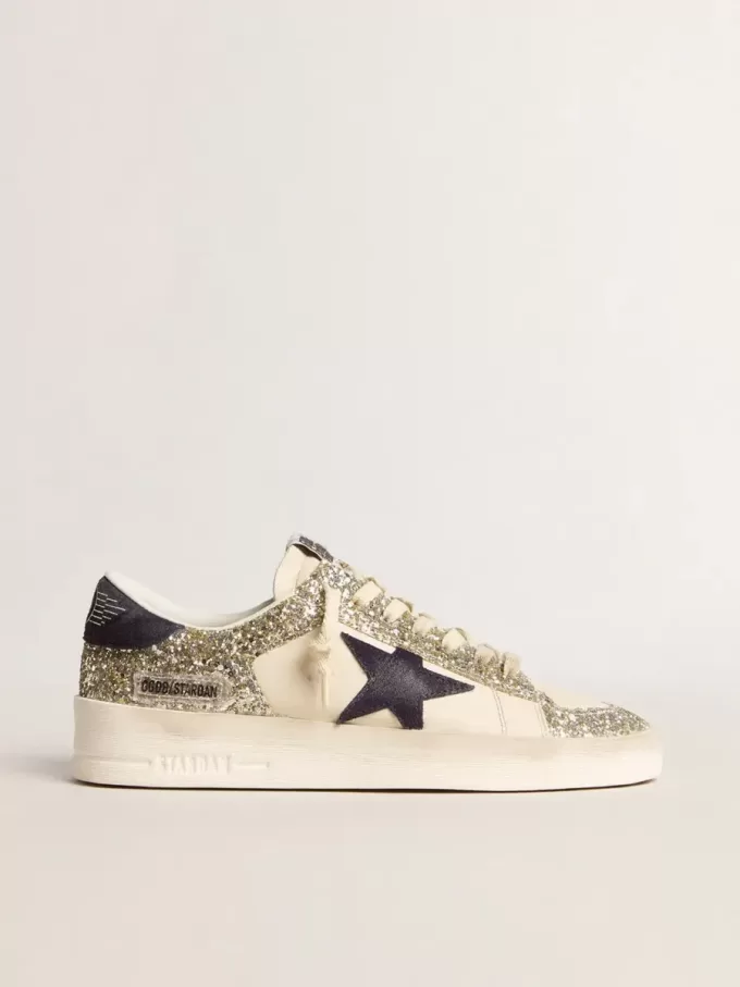 Stardan para mujer en brillo platino con estrella y lengüeta del talón en ante azul oscuro Stardan para mujer en brillo platino con estrella y lengüeta del talón en ante azul oscuro