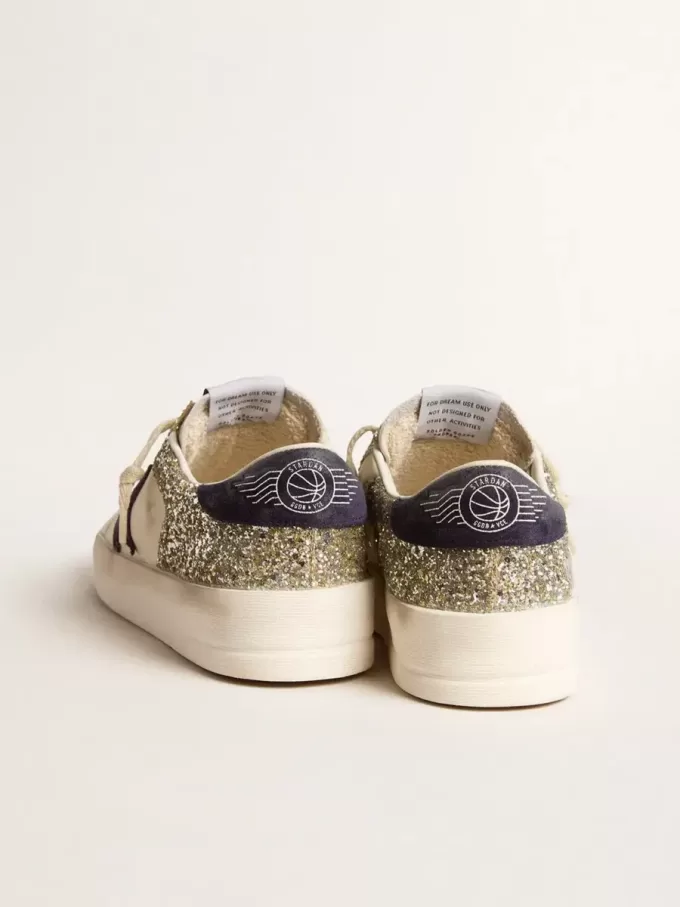 Stardan para mujer en brillo platino con estrella y lengüeta del talón en ante azul oscuro Stardan para mujer en brillo platino con estrella y lengüeta del talón en ante azul oscuro
