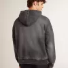 Sudadera antracita con efecto pulverizado y tachuelas Sudadera antracita con efecto pulverizado y tachuelas
