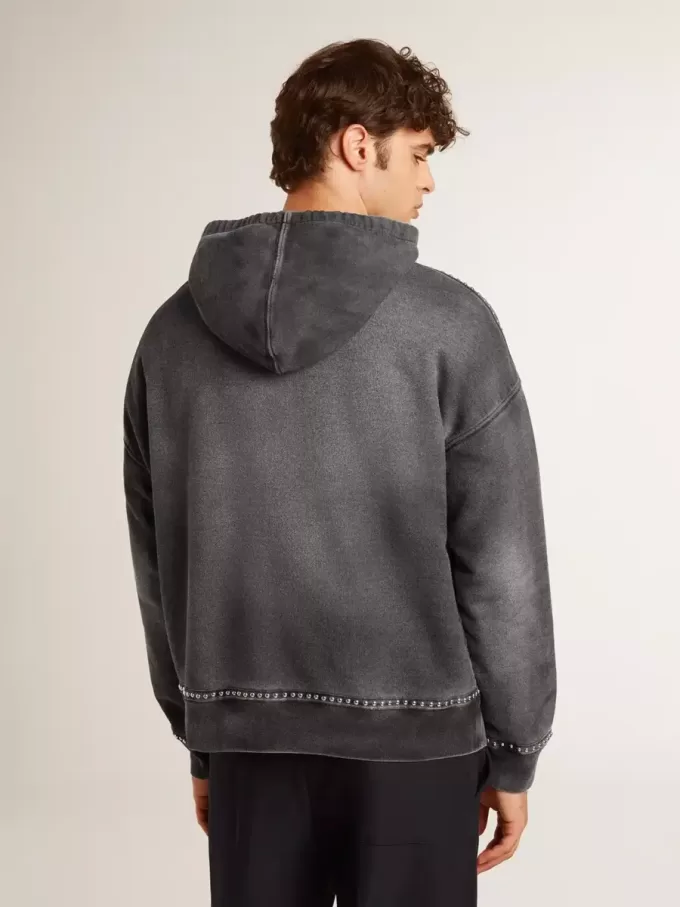 Sudadera antracita con efecto pulverizado y tachuelas Sudadera antracita con efecto pulverizado y tachuelas
