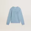 Sudadera azul claro para niño con letras en la parte delantera