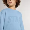 Sudadera azul claro para niño con letras en la parte delantera