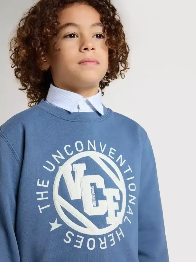Sudadera azul para niños con parches blancos en relieve