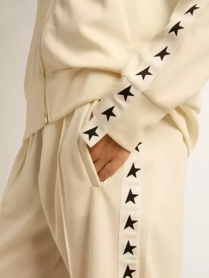 Sudadera blanca con cremallera para mujer con franja blanca y estrellas negras Sudadera blanca con cremallera para mujer con franja blanca y estrellas negras
