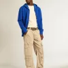 Sudadera con capucha azul para hombre con letras en la espalda. Sudadera con capucha azul para hombre con letras en la espalda.