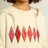 Sudadera con capucha en blanco desgastado con bordado dorado en la parte delantera.