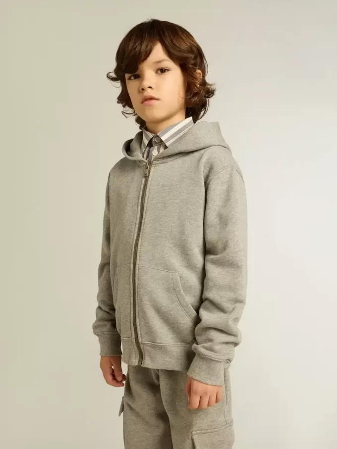 Sudadera con capucha gris jaspeado con estampado en la espalda Sudadera con capucha gris jaspeado con estampado en la espalda