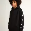 Sudadera con capucha para niño en color negro con estrellas blancas en contraste.