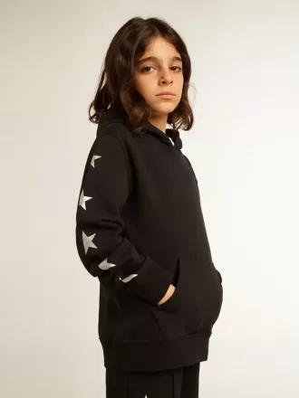 Sudadera con capucha para niño en color negro con estrellas plateadas en contraste