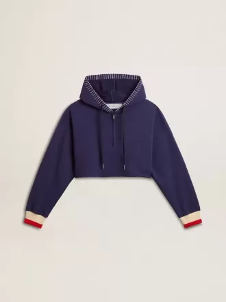 Sudadera corta azul oscuro con cremallera y capucha bordada
