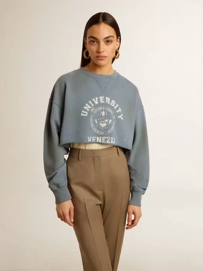 Sudadera corta en azul celeste con acabado desgastado Sudadera corta en azul celeste con acabado desgastado
