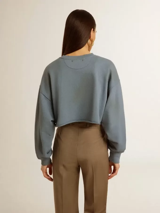 Sudadera corta en azul celeste con acabado desgastado Sudadera corta en azul celeste con acabado desgastado