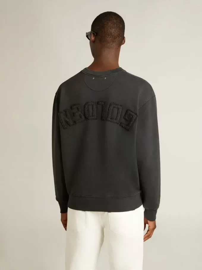 Sudadera en negro lavado con logotipo invertido en la espalda – Jersey Capsule Sudadera en negro lavado con logotipo invertido en la espalda – Jersey Capsule