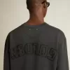 Sudadera en negro lavado con logotipo invertido en la espalda – Jersey Capsule Sudadera en negro lavado con logotipo invertido en la espalda – Jersey Capsule