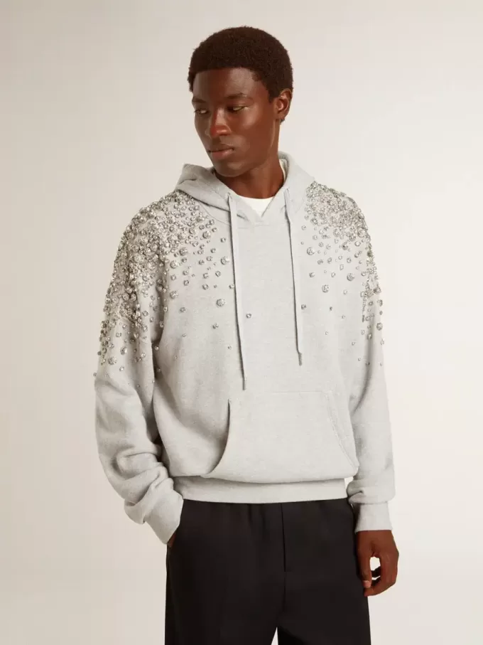 Sudadera gris con capucha y adornos de cristales Sudadera gris con capucha y adornos de cristales