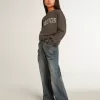 Sudadera gris desgastada con letras de cristal Sudadera gris desgastada con letras de cristal