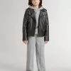 Sudadera gris para niños con letras estampadas multicolores