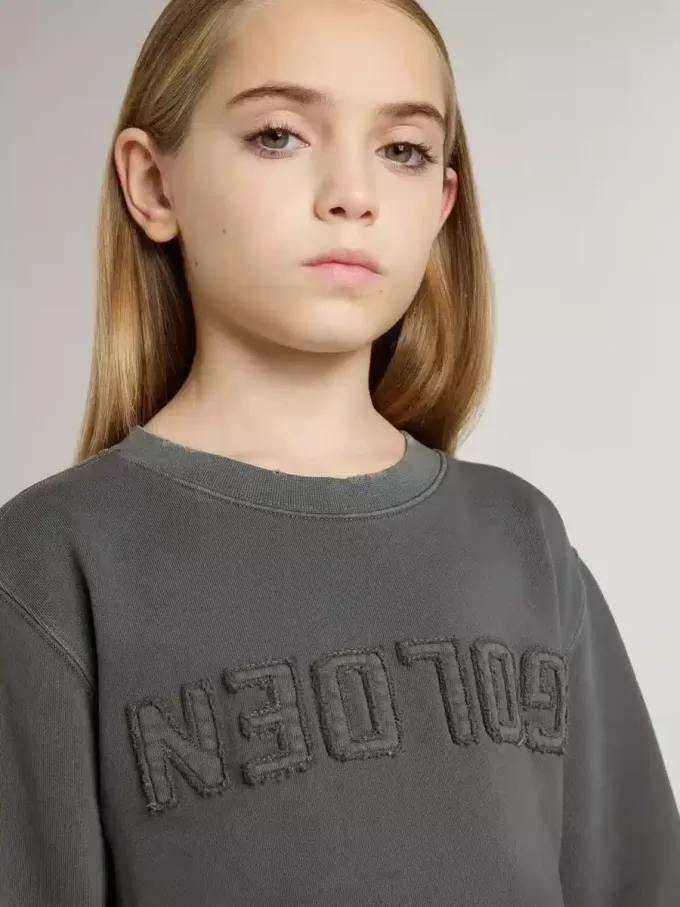 Sudadera gris para niños con logotipo en relieve Sudadera gris para niños con logotipo en relieve