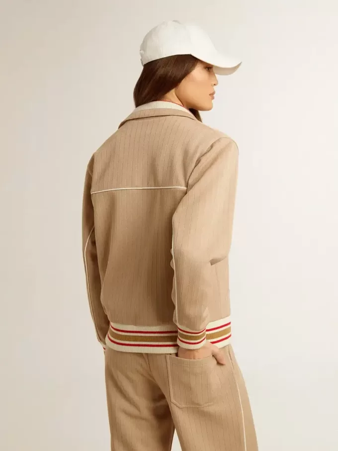 Sudadera ligera beige con cremallera y logotipo blanco para mujer Sudadera ligera beige con cremallera y logotipo blanco para mujer