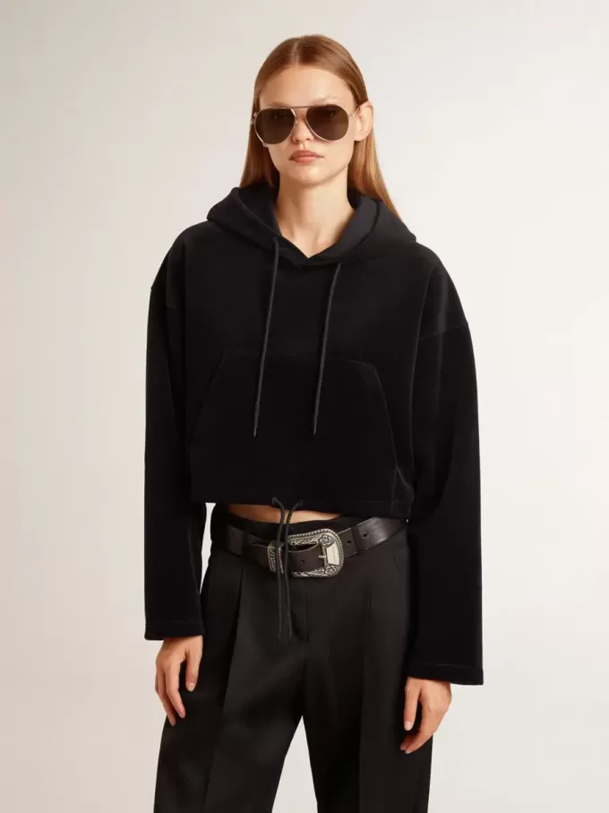 Sudadera negra de chenilla para mujer con bordado en la espalda Sudadera negra de chenilla para mujer con bordado en la espalda