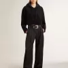 Sudadera negra de chenilla para mujer con bordado en la espalda Sudadera negra de chenilla para mujer con bordado en la espalda