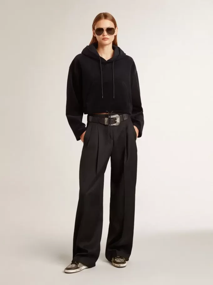 Sudadera negra de chenilla para mujer con bordado en la espalda Sudadera negra de chenilla para mujer con bordado en la espalda