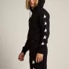 Sudadera negra de la colección Alighiero Star con estrellas blancas en contraste. Sudadera negra de la colección Alighiero Star con estrellas blancas en contraste.