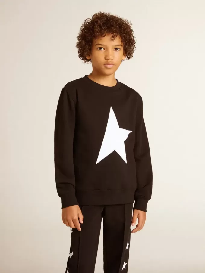 Sudadera negra para niño con una estrella maxi blanca en la parte delantera