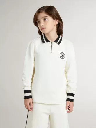 Sudadera polo infantil de algodón blanco con bordado en el pecho y estampado en la espalda Sudadera polo infantil de algodón blanco con bordado en el pecho y estampado en la espalda