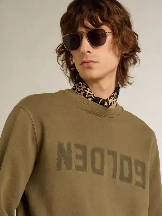 Sudadera verde oliva para hombre con letras doradas Sudadera verde oliva para hombre con letras doradas