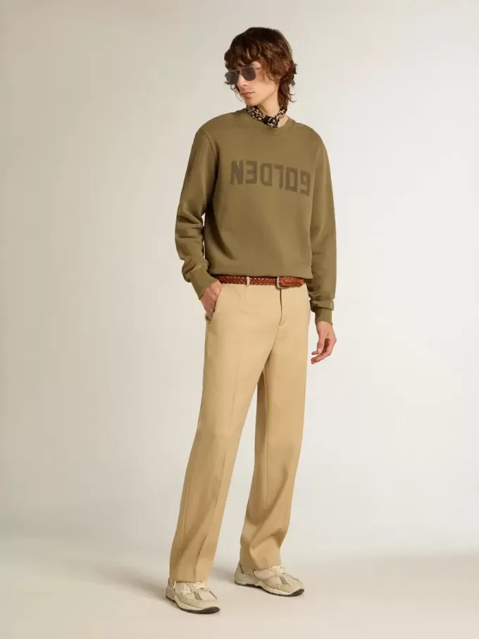 Sudadera verde oliva para hombre con letras doradas Sudadera verde oliva para hombre con letras doradas