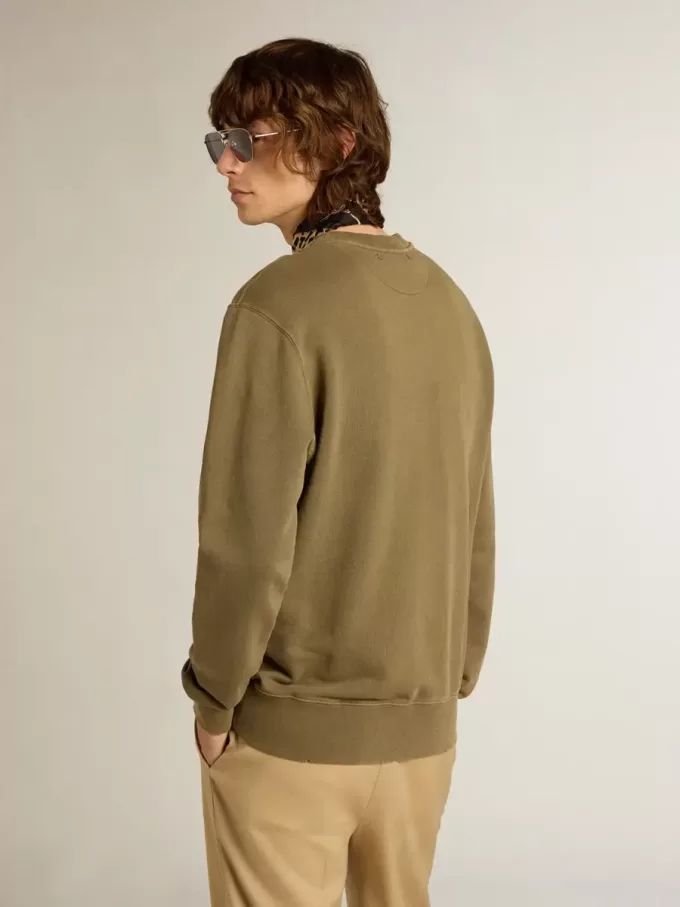 Sudadera verde oliva para hombre con letras doradas Sudadera verde oliva para hombre con letras doradas