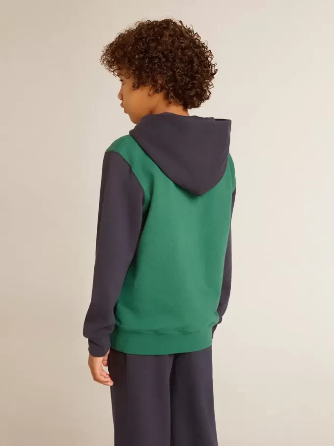 Sudadera verde y azul para niño con capucha y estampado