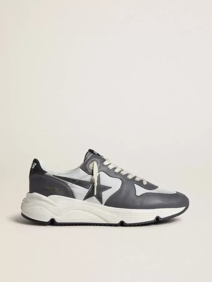 Suela de running para hombre en nailon gris y piel napa negra con estrella de ante negro. Suela de running para hombre en nailon gris y piel napa negra con estrella de ante negro.