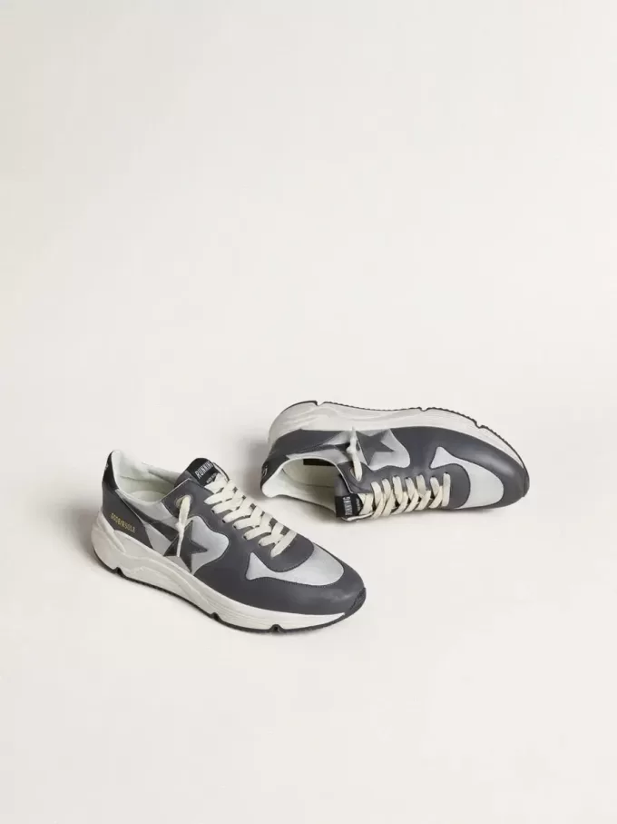 Suela de running para hombre en nailon gris y piel napa negra con estrella de ante negro. Suela de running para hombre en nailon gris y piel napa negra con estrella de ante negro.