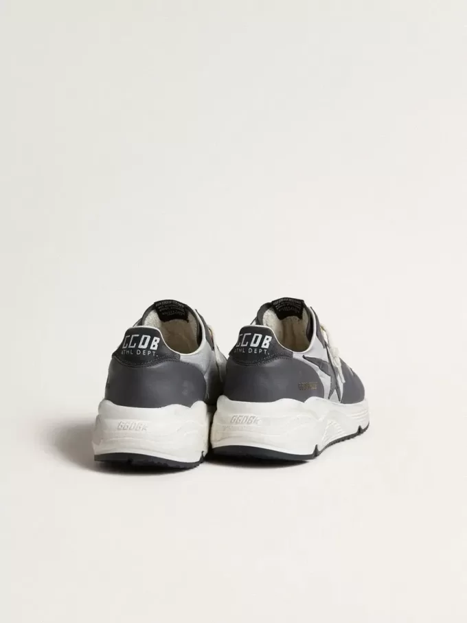 Suela de running para hombre en nailon gris y piel napa negra con estrella de ante negro. Suela de running para hombre en nailon gris y piel napa negra con estrella de ante negro.