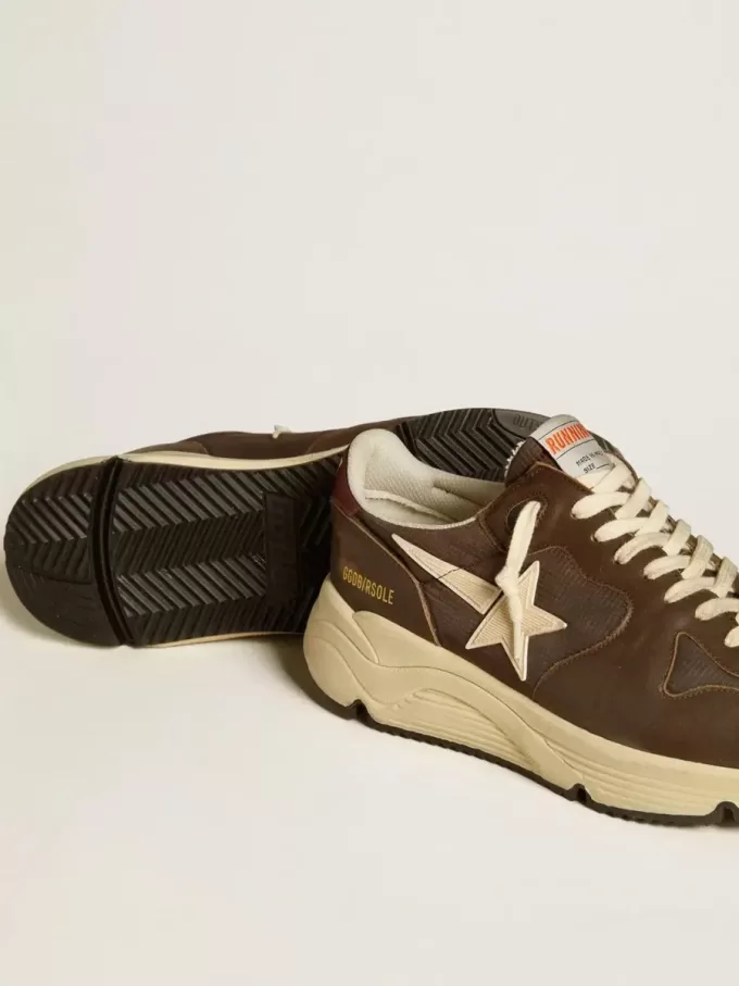 Suela Running Sole de nailon y piel con estrella de TPU y lengüeta de nubuck en el talón Suela Running Sole de nailon y piel con estrella de TPU y lengüeta de nubuck en el talón