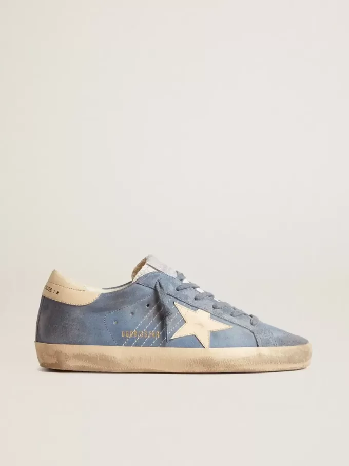 Super-Star en ante azul claro con estrella y lengüeta en el talón de cuero beige Super-Star en ante azul claro con estrella y lengüeta en el talón de cuero beige